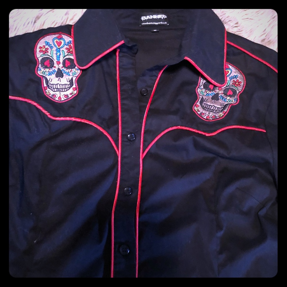 Black skull shirt